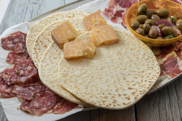 Piadina romagnola with cheese