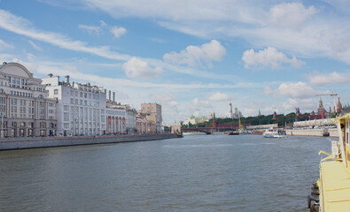Naklejka premium View of the Kremlin from the boat