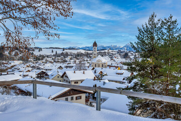 Blick auf Nesselwang im Winter, Allgäu, Schwaben, Deutschland