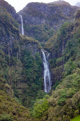 Der Risco Wasserfall w&auml;hrend der Wanderung zu den 25 Quellen in Madeira.  