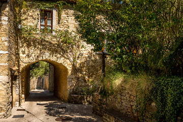 Fototapeta na wymiar walk in a small street of the medieval village of Saint Montan, Archèche