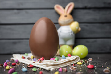 Obraz na płótnie Canvas Delicious Easter chocolate bunny, eggs and sweets