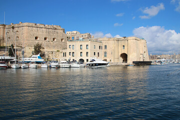Fototapeta premium sheer bastion, quay and mediterranean sea in senglea in malta