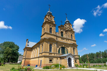 Fototapeta na wymiar View of the Church of the Body of God in the village of Dvoretz, Belarus