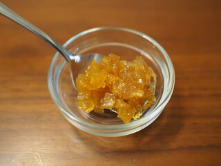 無農薬の柚子をいただいたので、皮ごとジャムにしました。