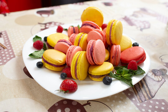 plate with macarones and berries