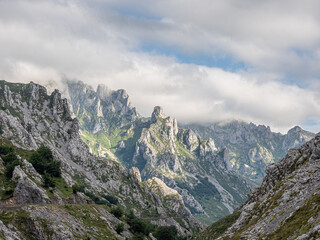 Fototapeta na wymiar mountain landscape with cloudy sky