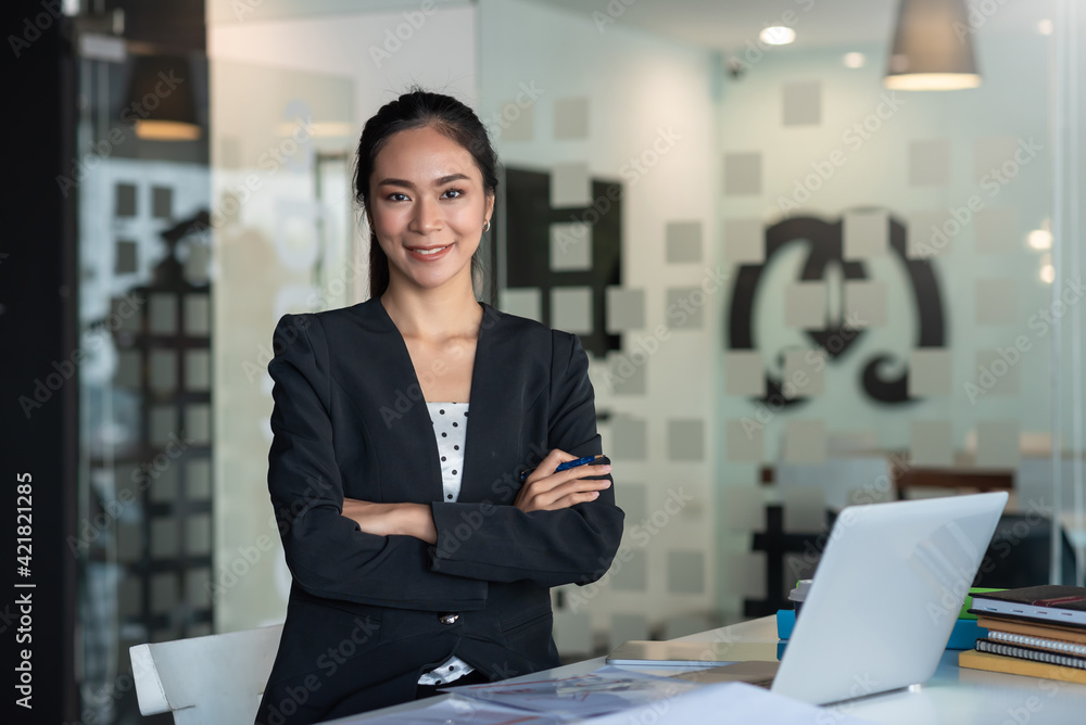 Wall mural Portrait of Asian businesswoman standing at office. Looking at camera.