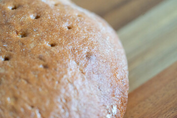Brot auf einem Küchenbrett