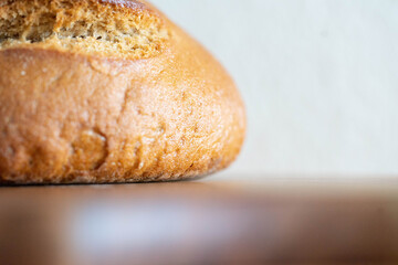 Brot auf einem Küchenbrett