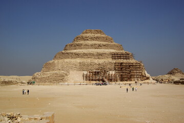 Die Pyramide des Djoser in Sakkara, auch Stufenpyramide genannt
