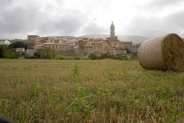 ALAVA. EL PUEBLO DE ANTOÑANA PERTENECIENTE A LA MONTAÑA ALAVESA.