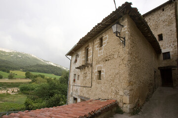 CASAS DE ARQUITECTURA POPULAR EN EL PUEBLO DE ANTO&Ntilde;ANA PERTENECIENTE A LA MONTA&Ntilde;A ALAVESA.