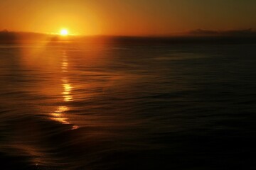 Naklejka na ściany i meble Sonneaufgang über dem Ozean