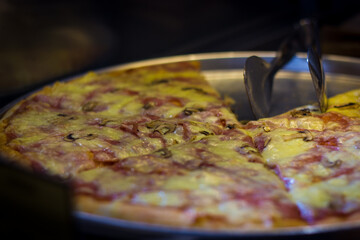 pizza with ham and chees