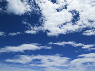 Obraz premium Aerial view of the sky with some clouds