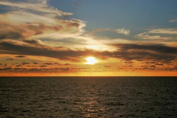 Fototapeta premium Sonnenaufgang über dem Meer