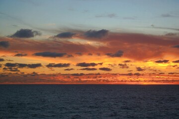 Sonnenaufgang über dem Meer