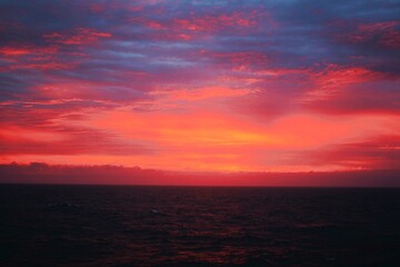 Sonnenaufgang über dem Meer