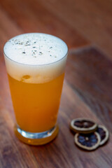 Bebida, coctel de naranja, espuma de limon para el verano