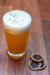 Bebida, coctel de naranja, espuma de limon para el verano