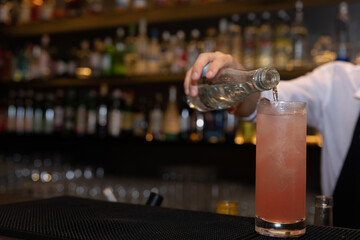 Una bebida refrescante a base de bebidas de verano