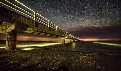 Fototapeta premium seebrücke bei nacht