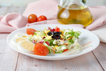 Vegetarian salad with olive oil and egg