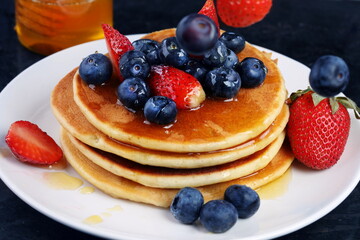 pancakes with berries