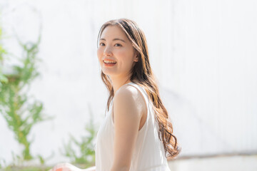Naklejka premium 若い日本人女性 ヘアーケア ビューティ イメージ