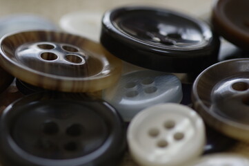 大きさの違う色々なボタン