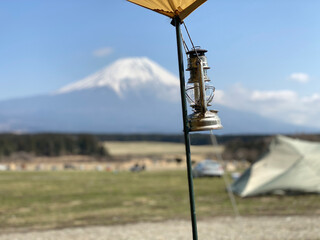 ランタンとテントと富士山
