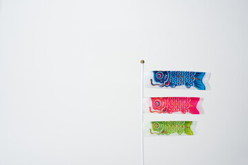 白バックにミニチュア鯉のぼり