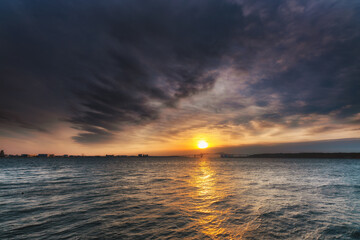 東京ゲートブリッジの朝日