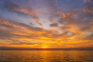 Fototapeta na wymiar Beautiful sunset over the sea water on the island of Koh Phangan, Thailand