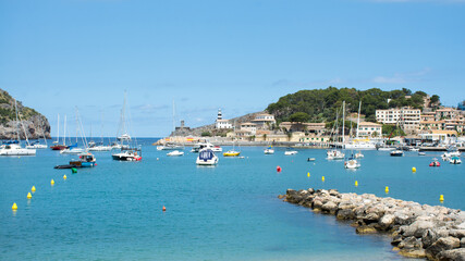 Fototapeta na wymiar Spain. Majorca. Port of Soller. View of the yachts standing in the bay 