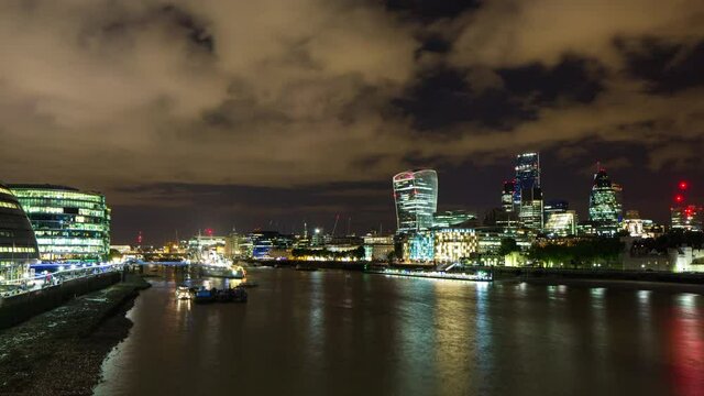 loopable timelapse of the river thames and london skyline