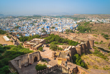 Fototapeta na wymiar view over jodhpur from Mehrangarh fort in rajasthan, india
