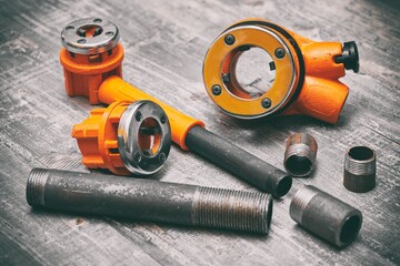 die stock and die professional tool for cutting threads on pipes, studs and screws
