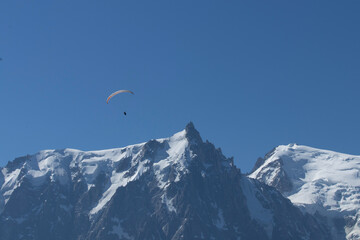 Naklejka na ściany i meble paraglider in the mountains