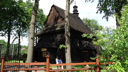 Kościół w Szymbarku w Małopolsce, szlak architektury drewnianej, zabytek sakralny - obrazy, fototapety, plakaty