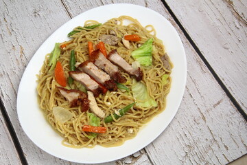 Freshly cooked Filipino food called Pancit Canton