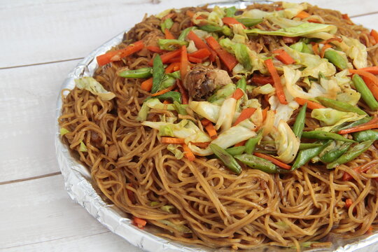 Freshly cooked Filipino food called Pancit Canton