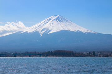 Fototapeta na wymiar Mt Fuji with beautiful lake in Yamanashi, Japan
