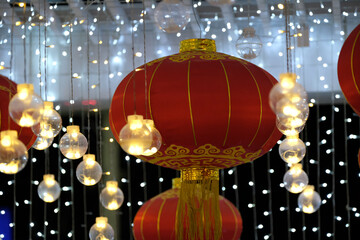 Red lanterns are used to decorate important Chinese festivals.