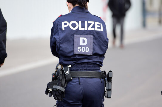 Polizei-Einsatz und Polizei Kontrolle in Wien - Lockdown Shutdown (&Ouml;sterreich) - Police operations and police control in Vienna - Lockdown Shutdown (Austria)