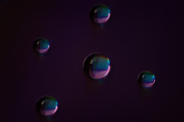 Wassertropfen auf einer CD-DVD