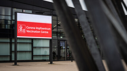 Eingang zu einem Corona Impfzentrum