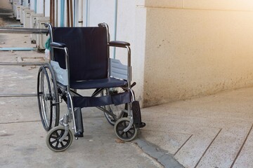 Plakat wheelchair in hospital corridor