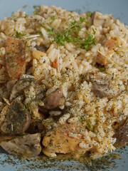 Reis mit Champignons und Geflügel